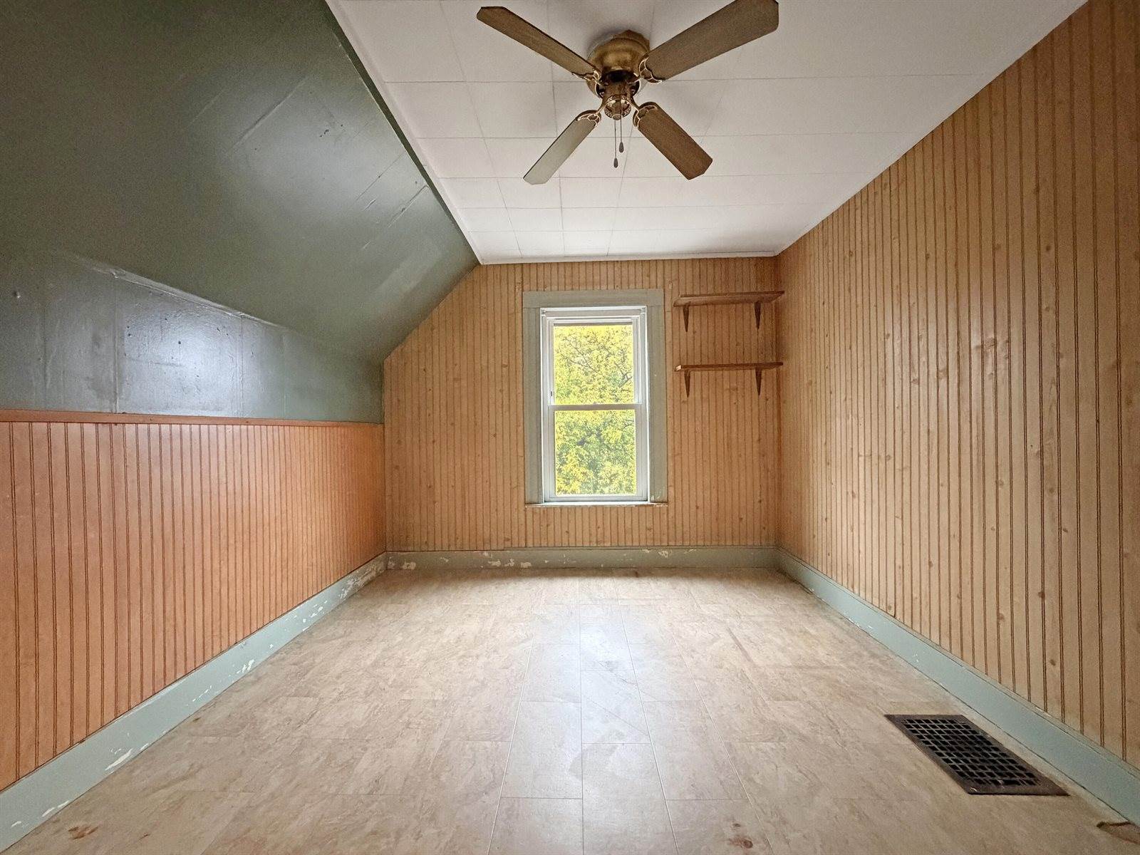 11 West Street, Houlton, ME 04730