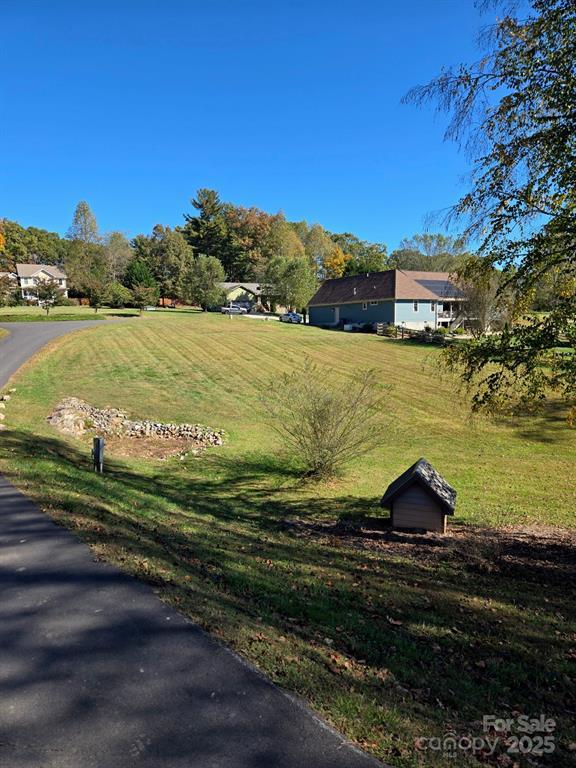 22 Farm Pond Ln, Candler, NC 28715