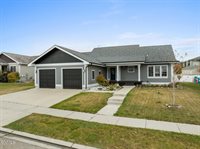2718 Chokecherry Street, Williston, ND 58801