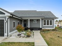 2718 Chokecherry Street, Williston, ND 58801