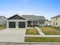 2718 Chokecherry Street, Williston, ND 58801