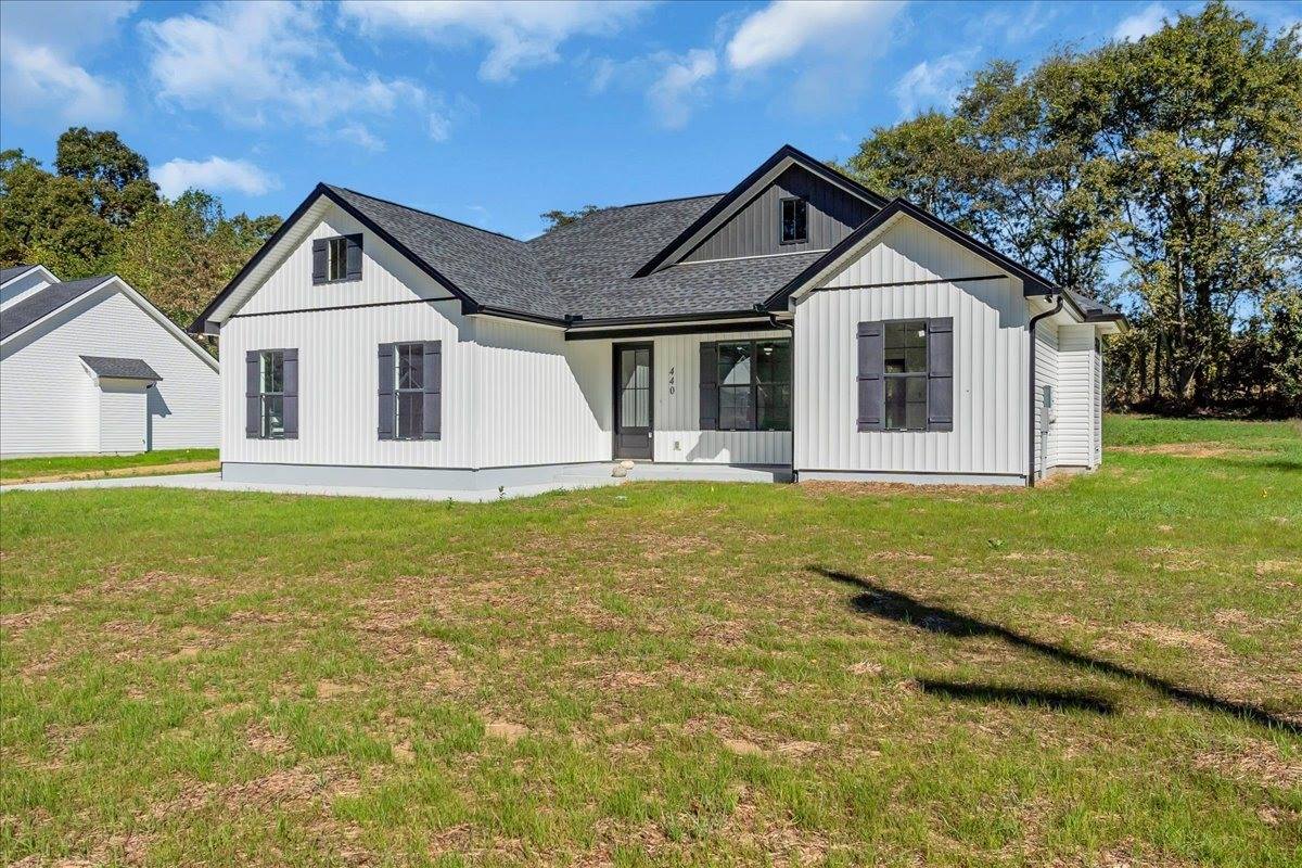 440 Sherwood Dr, McMinnville, TN 37110