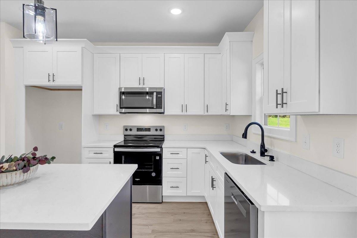 440 Sherwood Dr, McMinnville, TN 37110