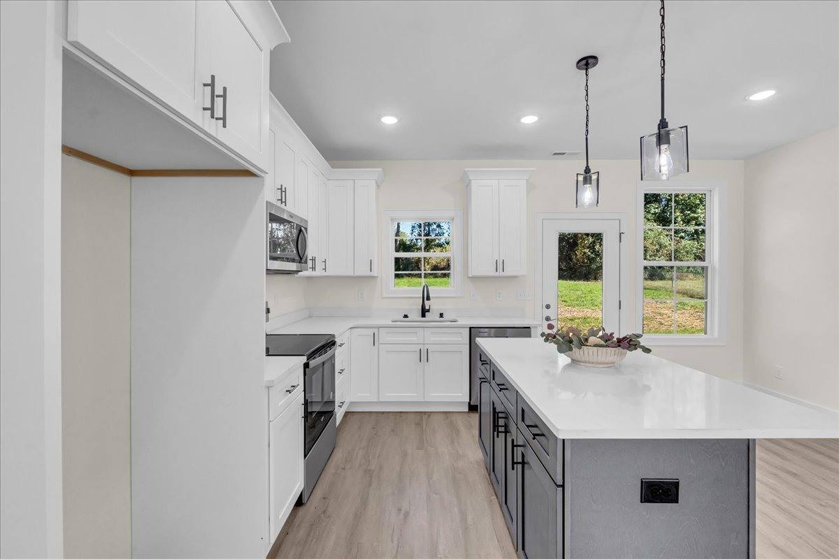 440 Sherwood Dr, McMinnville, TN 37110