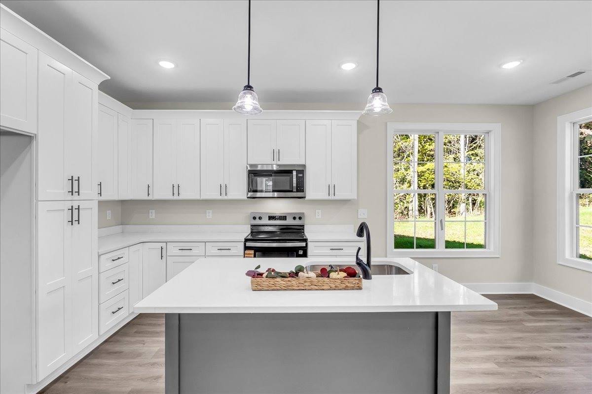 470 Sherwood Dr, McMinnville, TN 37110