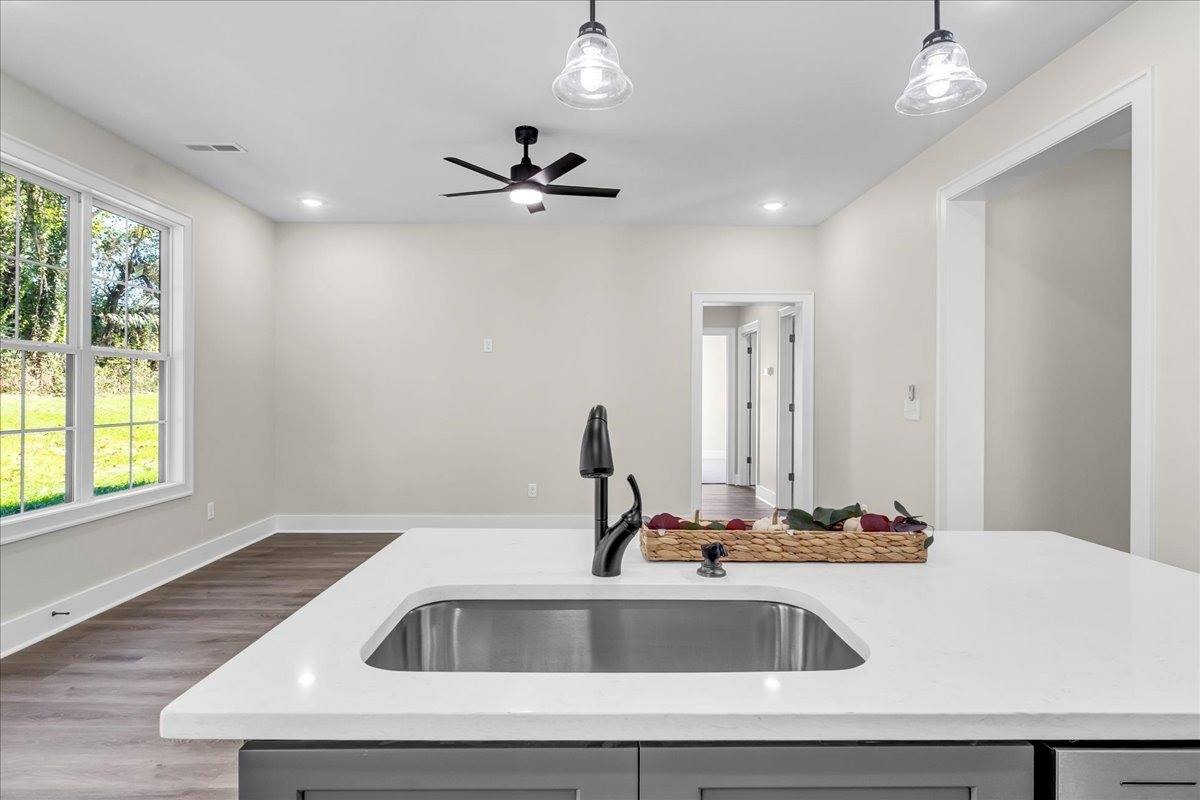 470 Sherwood Dr, McMinnville, TN 37110