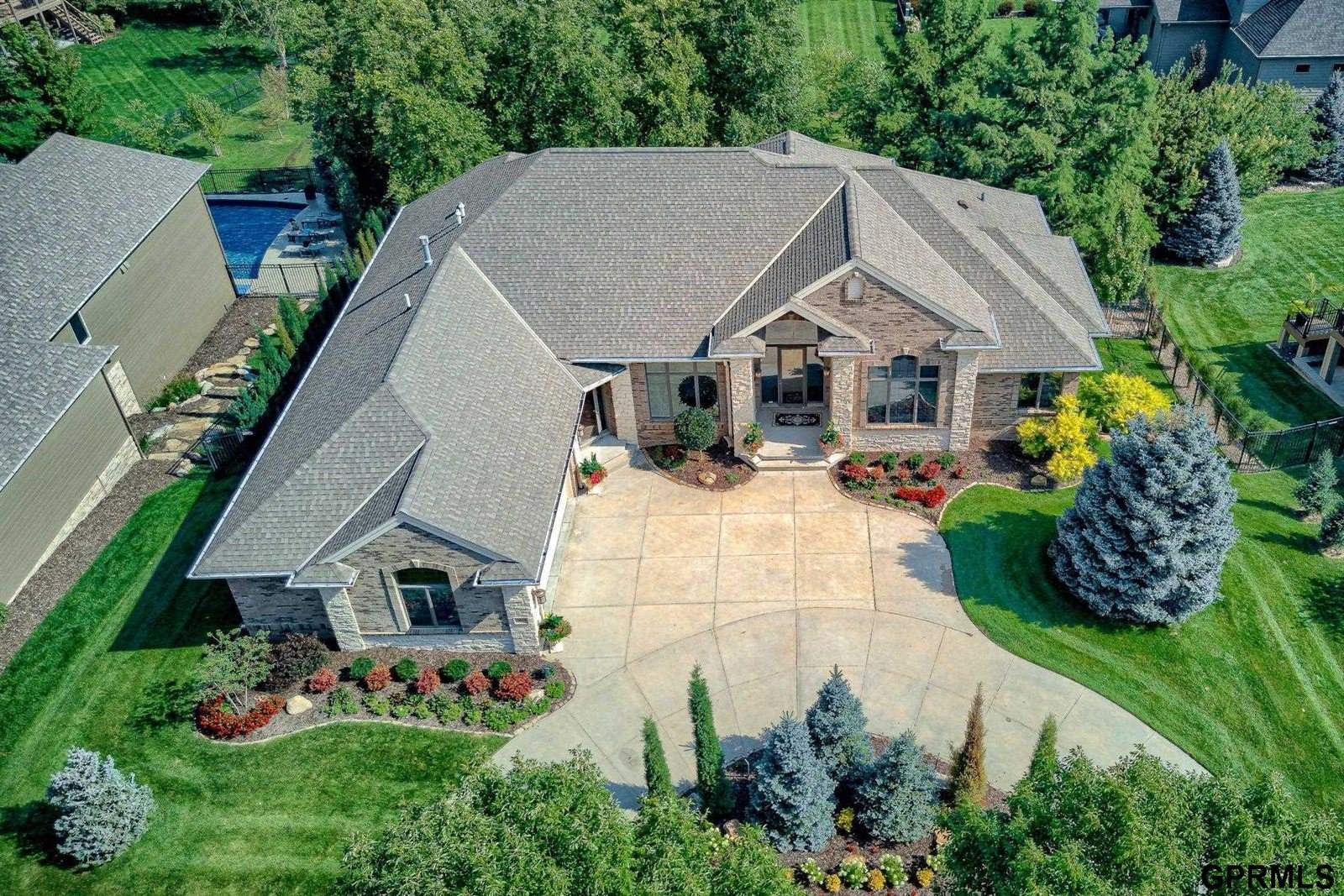 19010 Hamilton Street, Elkhorn, NE 68022