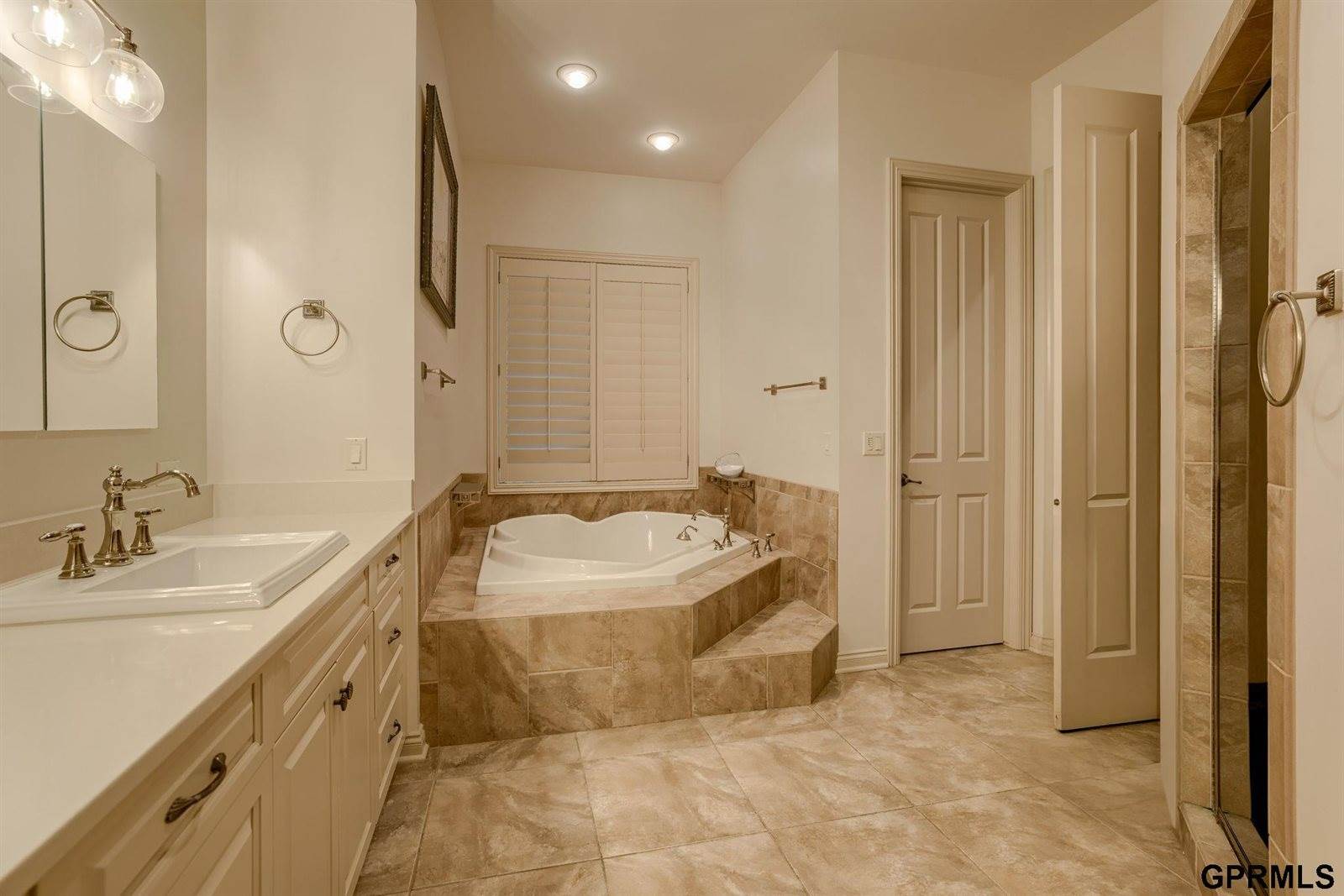 19010 Hamilton Street, Elkhorn, NE 68022