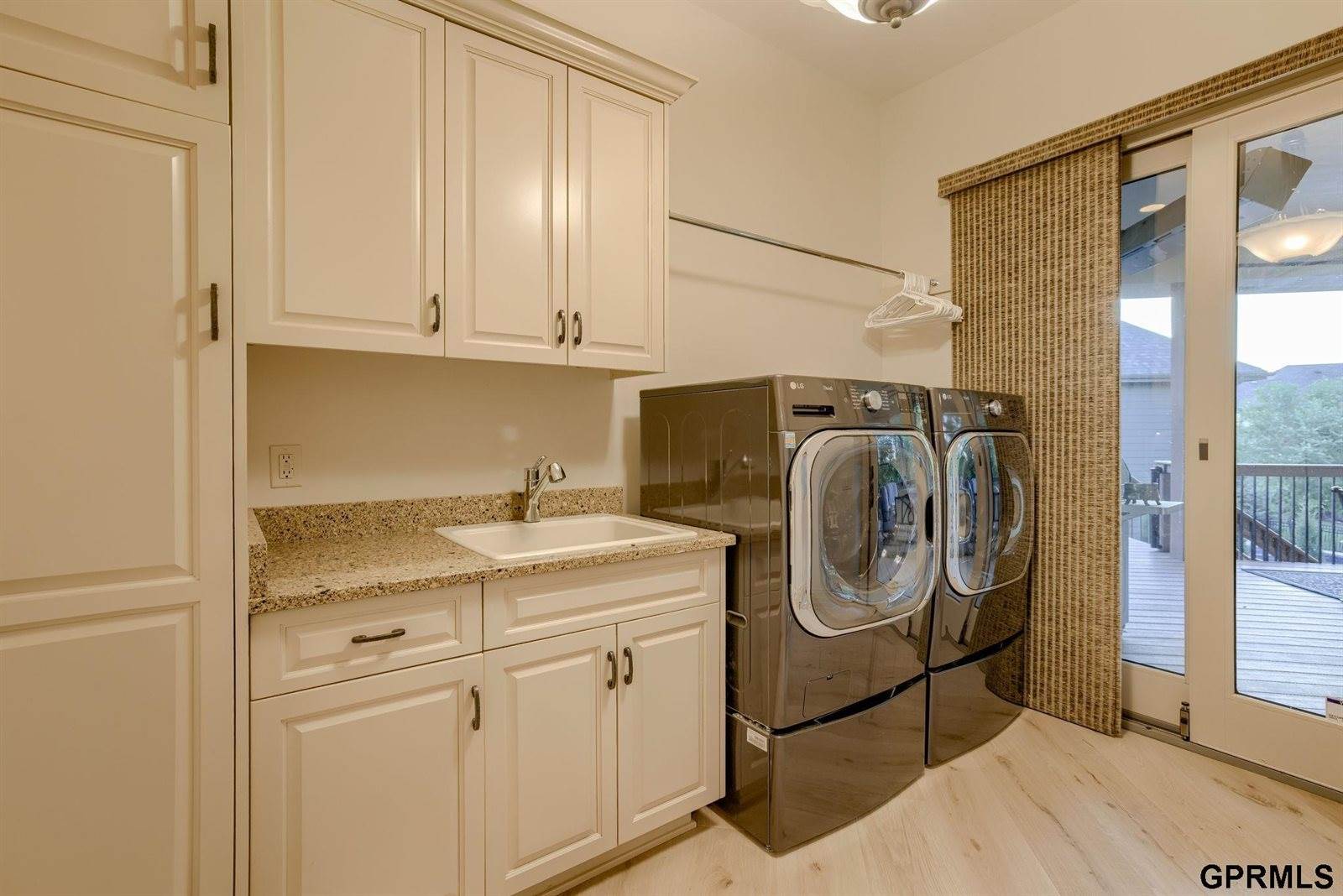 19010 Hamilton Street, Elkhorn, NE 68022