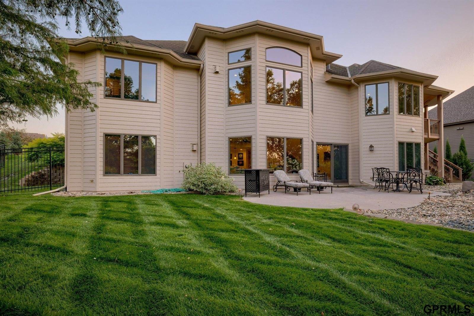 19010 Hamilton Street, Elkhorn, NE 68022