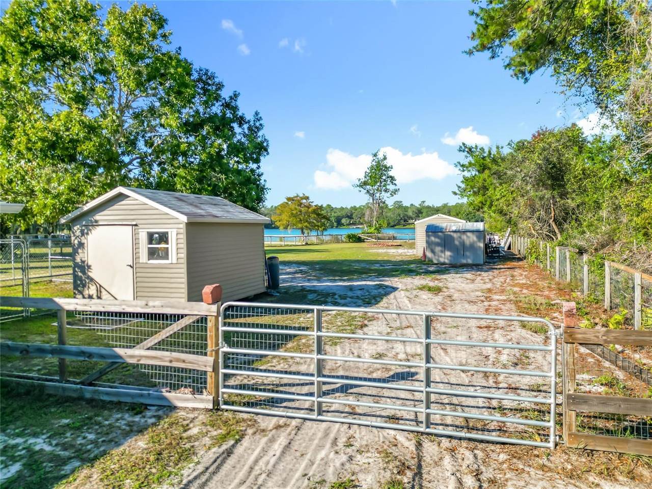 11740 SE 169th Avenue Road, Ocklawaha, FL 32179