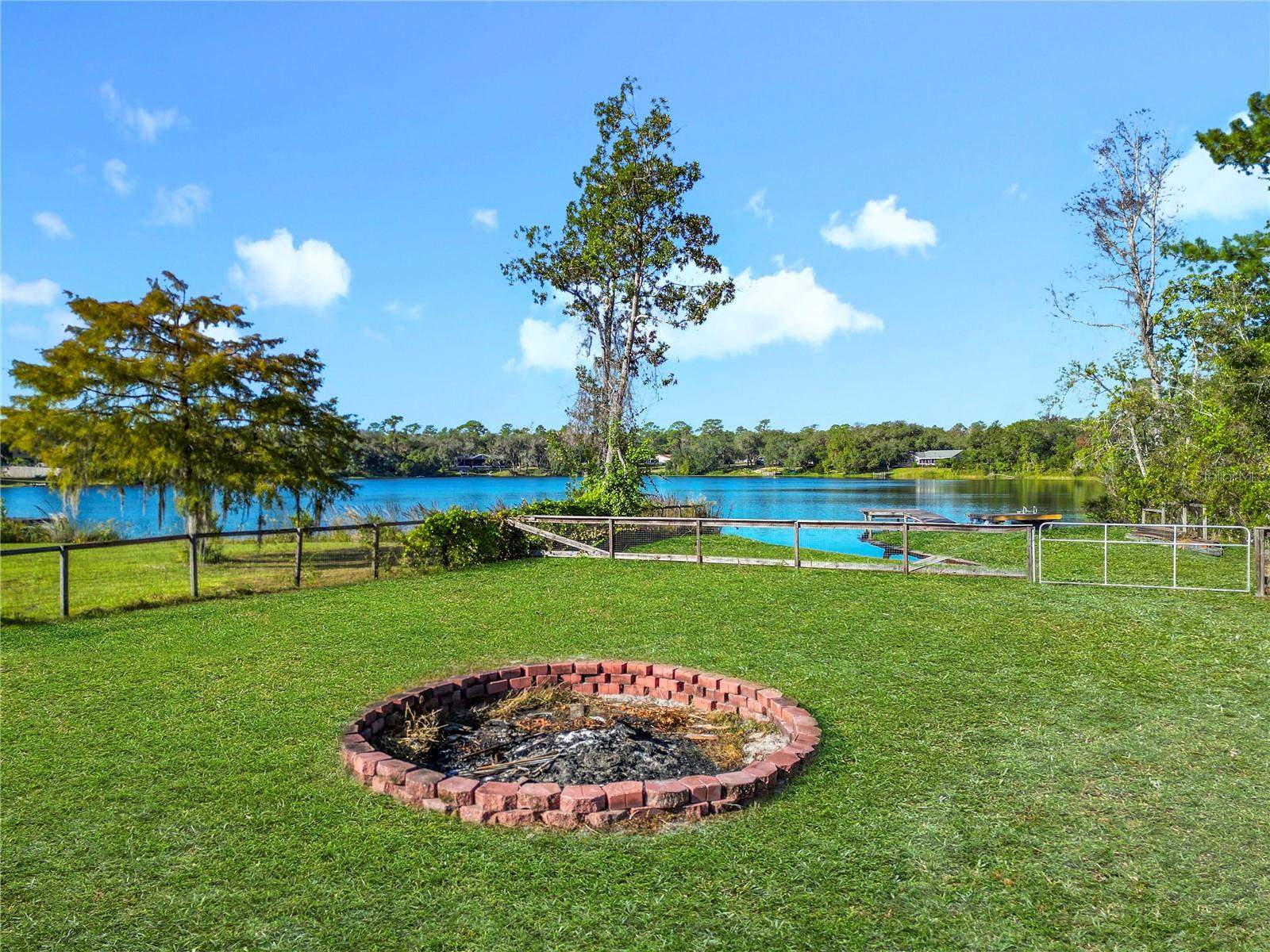 11740 SE 169th Avenue Road, Ocklawaha, FL 32179