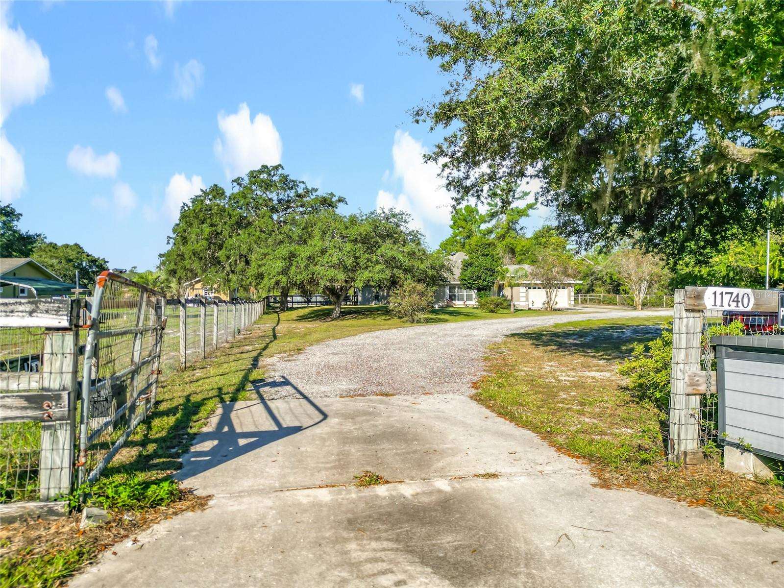 11740 SE 169th Avenue Road, Ocklawaha, FL 32179