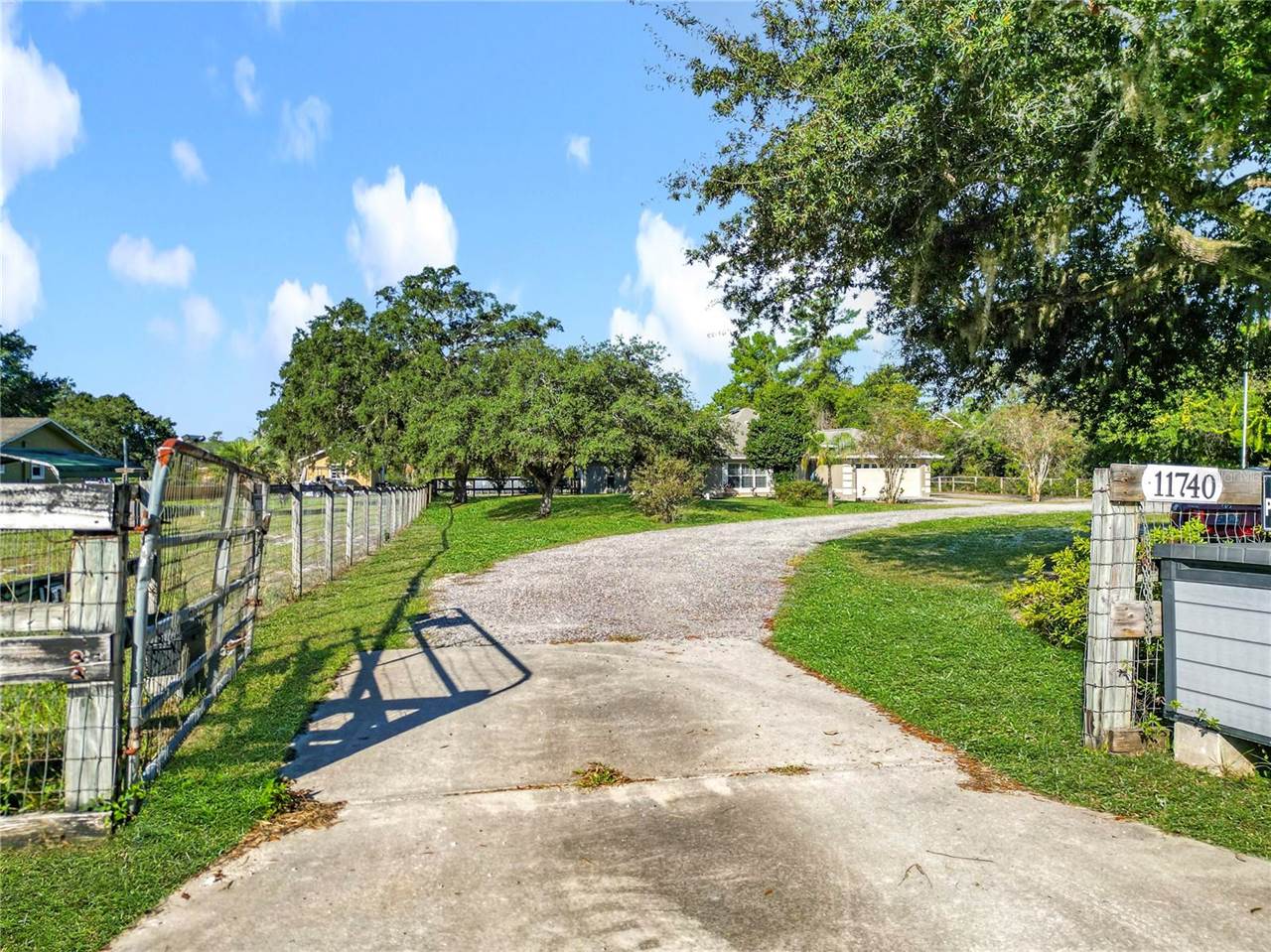 11740 SE 169th Avenue Road, Ocklawaha, FL 32179