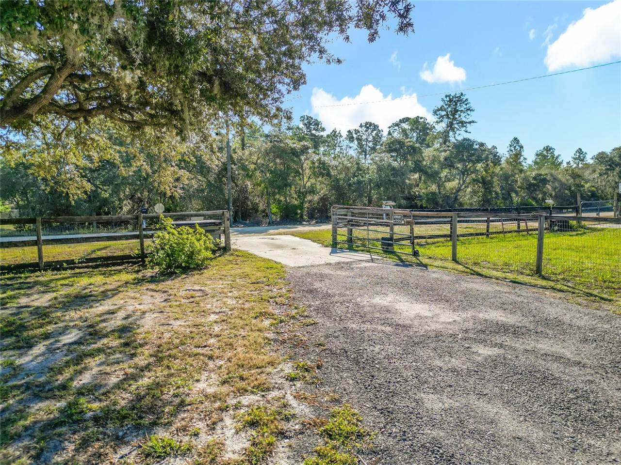 11740 SE 169th Avenue Road, Ocklawaha, FL 32179