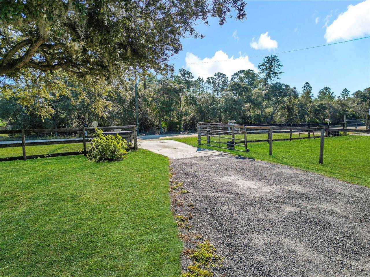 11740 SE 169th Avenue Road, Ocklawaha, FL 32179