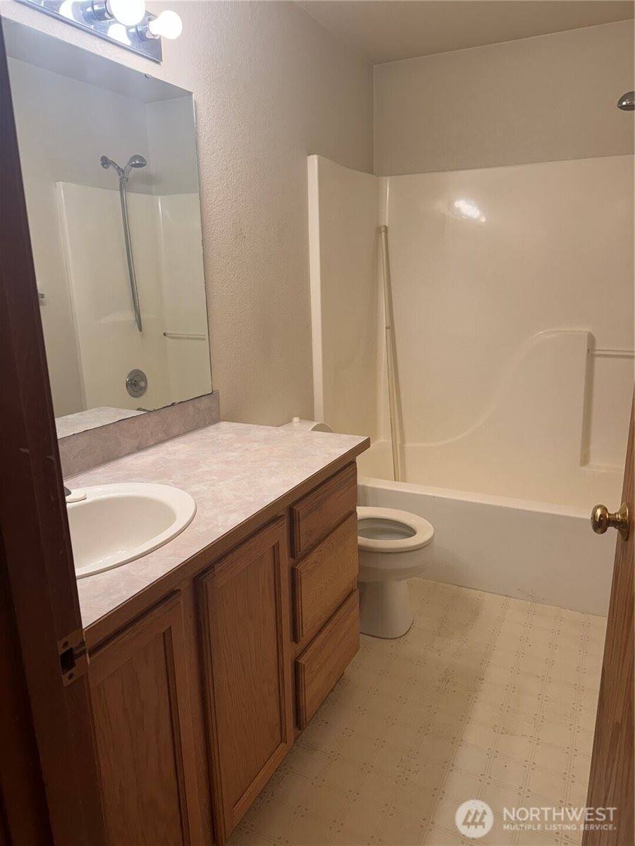 5920 Compton Loop SE, Lacey, WA 98513