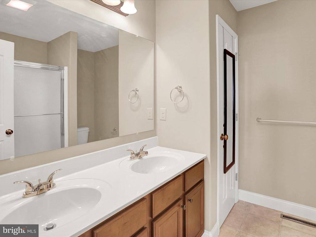 2816 Pin Oak Drive, Harrisburg, PA 17112