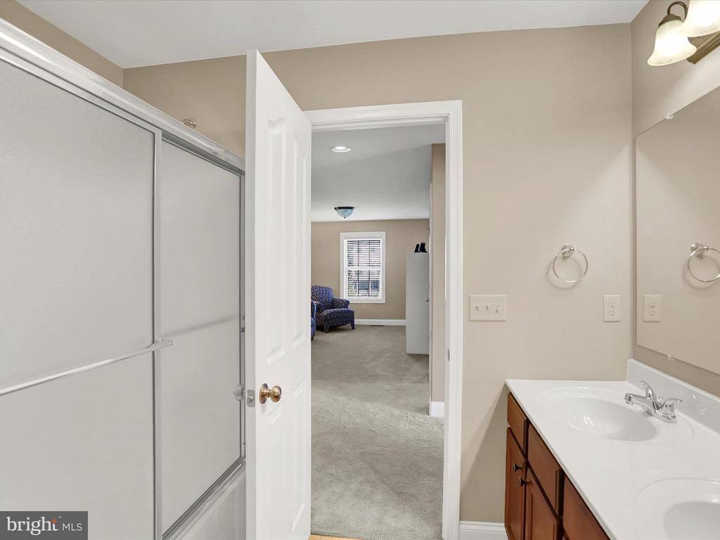 2816 Pin Oak Drive, Harrisburg, PA 17112