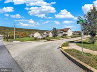 2816 Pin Oak Drive, Harrisburg, PA 17112