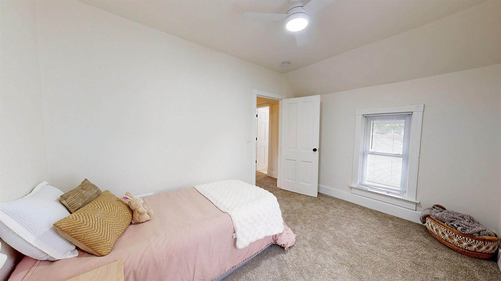 1407 McLean Ave, Tomah, WI 54660