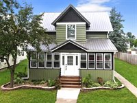 1407 McLean Ave, Tomah, WI 54660