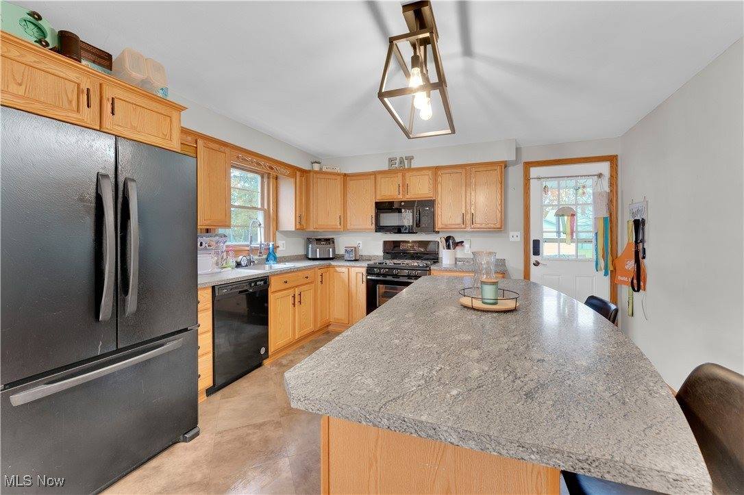 42 North Navarre Avenue, Austintown, OH 44515