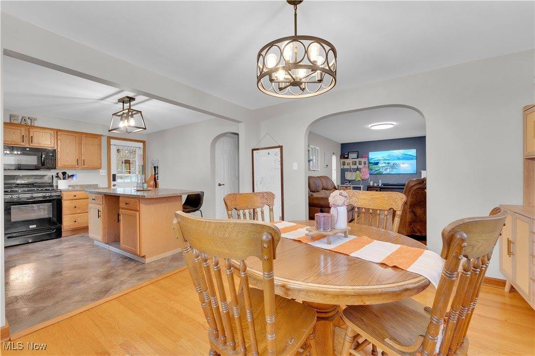 42 North Navarre Avenue, Austintown, OH 44515