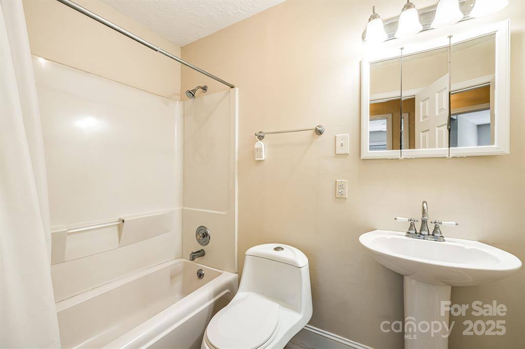 26 Elkmont, Asheville, NC 28804