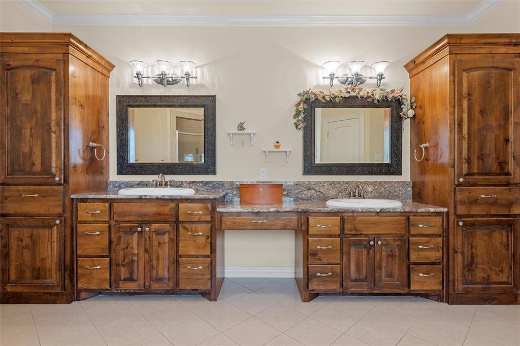 1125 Whispering Oaks, China Spring, TX 76633