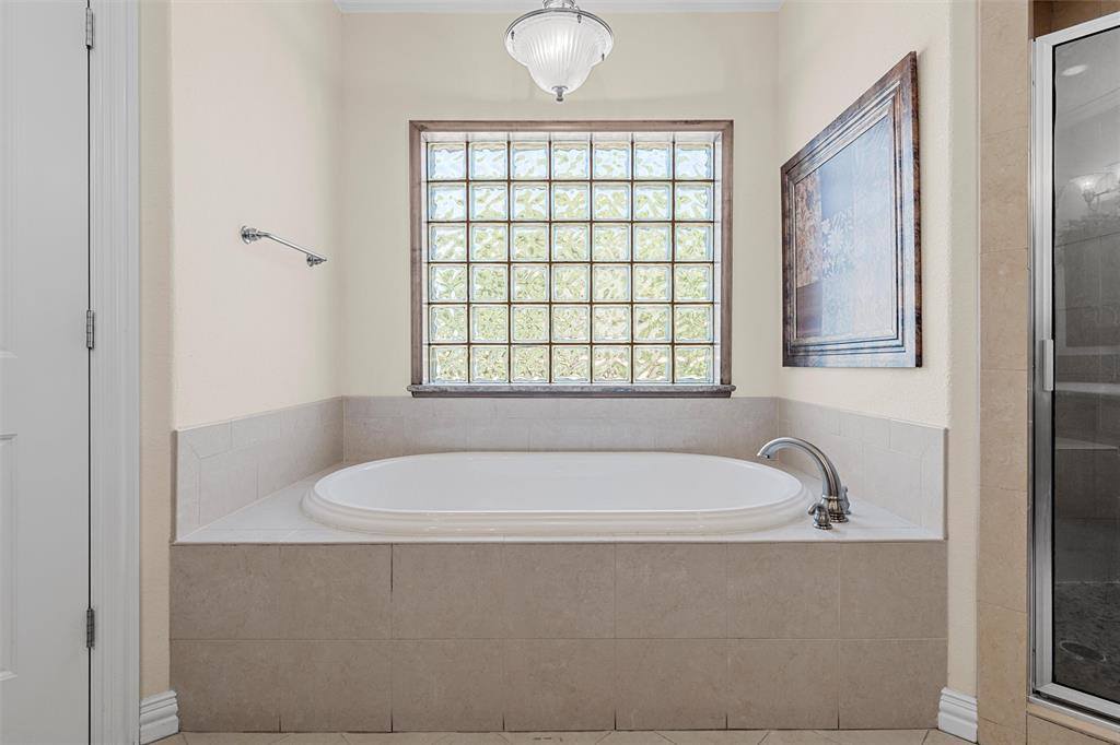 1125 Whispering Oaks, China Spring, TX 76633