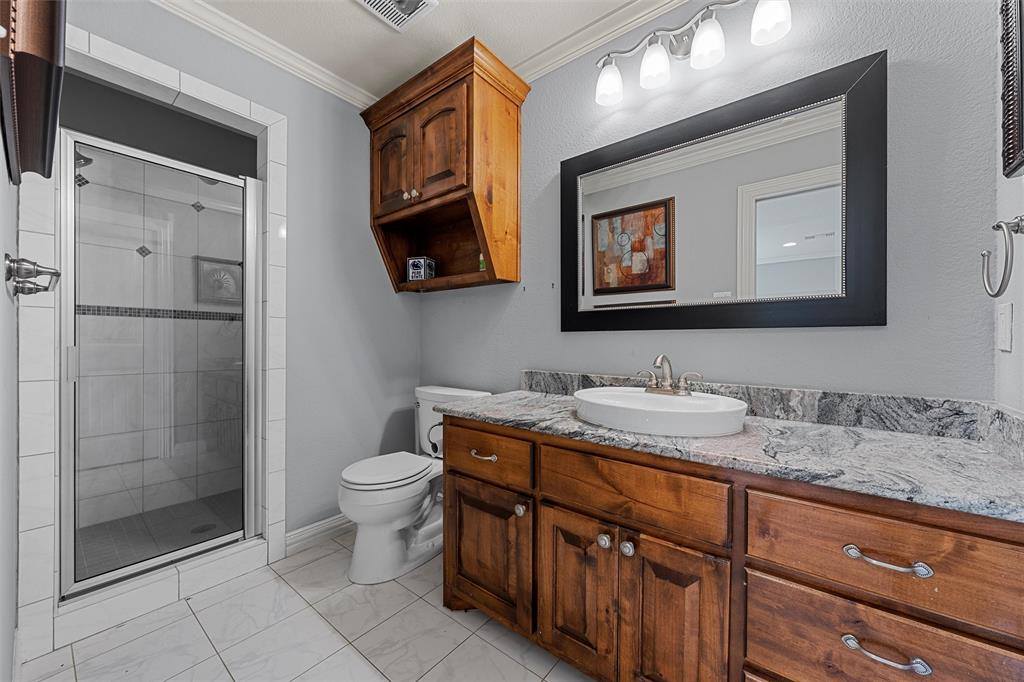 1125 Whispering Oaks, China Spring, TX 76633