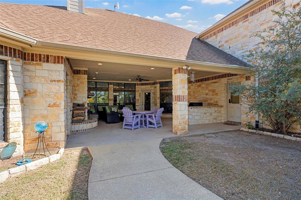 1125 Whispering Oaks, China Spring, TX 76633
