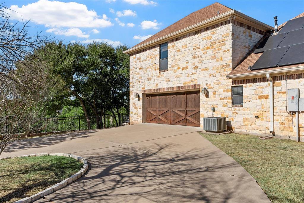 1125 Whispering Oaks, China Spring, TX 76633