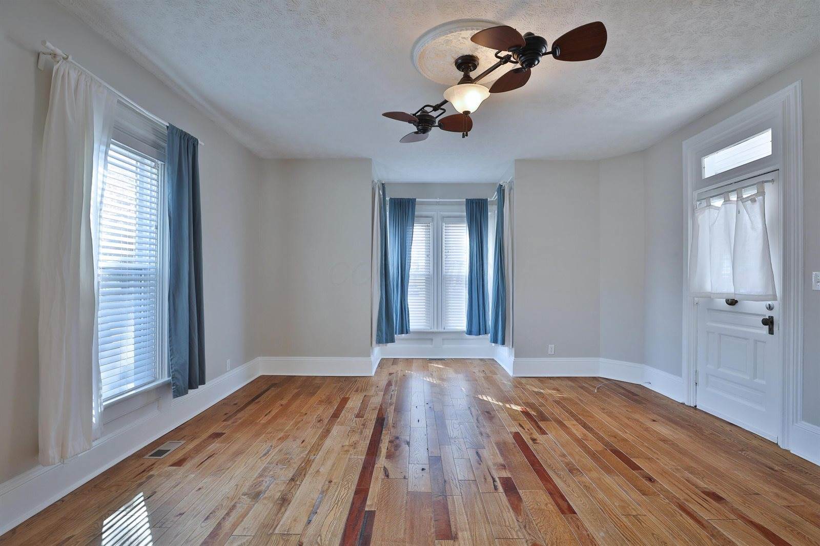 216 North Main Street, Johnstown, OH 43031