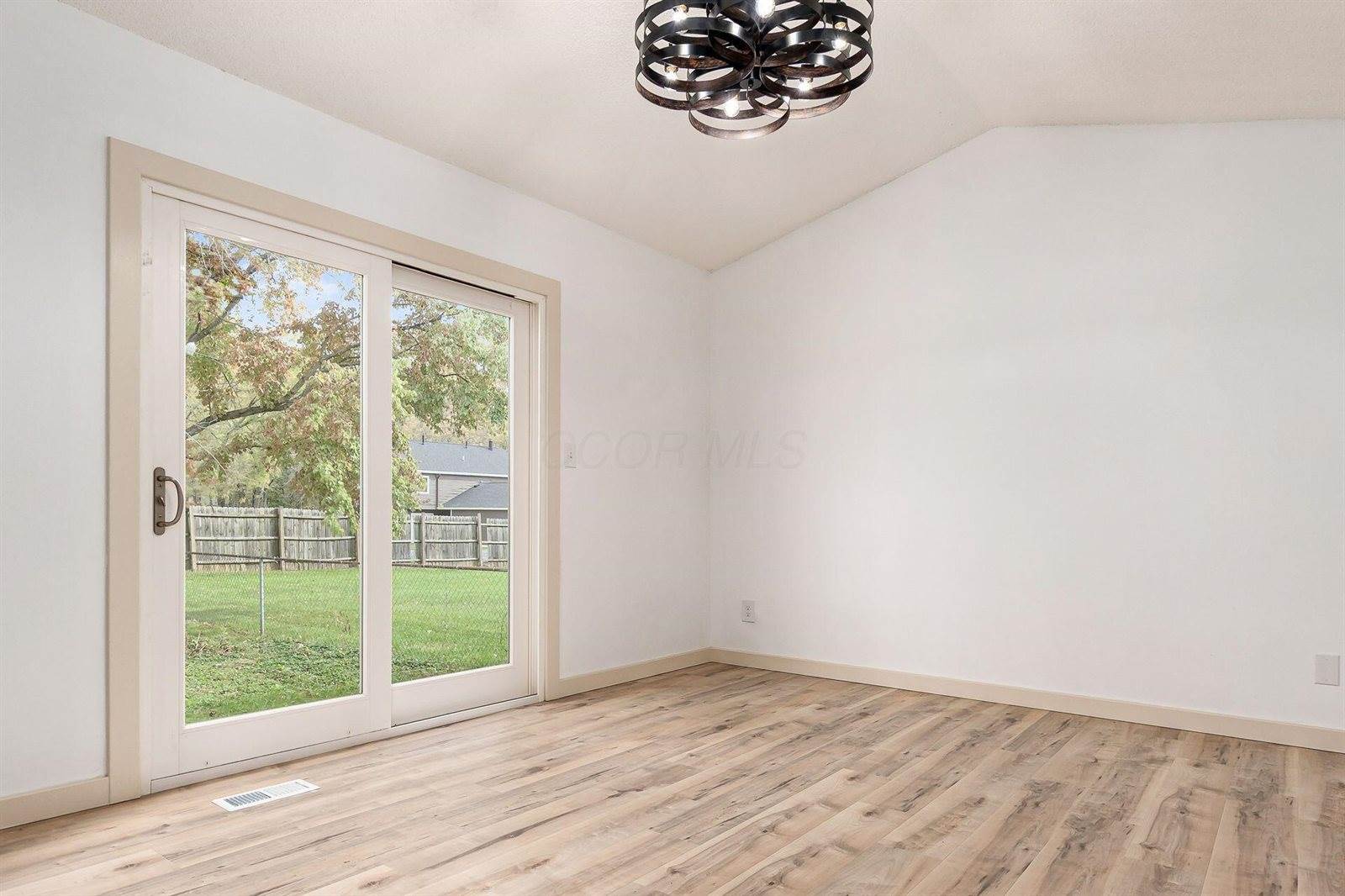 5850 Meadowhurst Way, Dublin, OH 43017