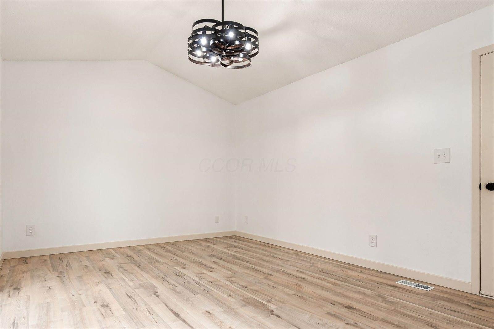 5850 Meadowhurst Way, Dublin, OH 43017