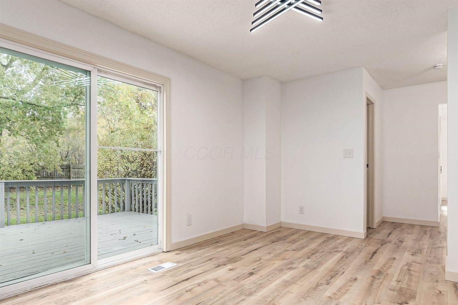 5850 Meadowhurst Way, Dublin, OH 43017