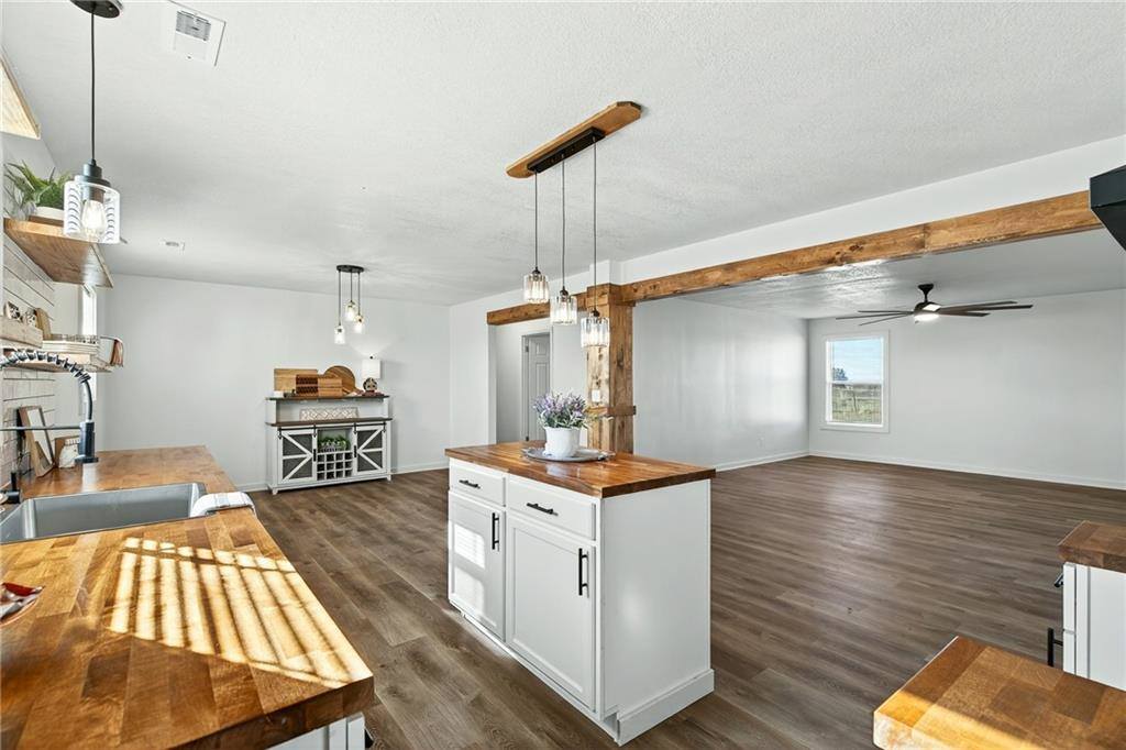 9393 State Route 52 Highway, Amoret, MO 64722