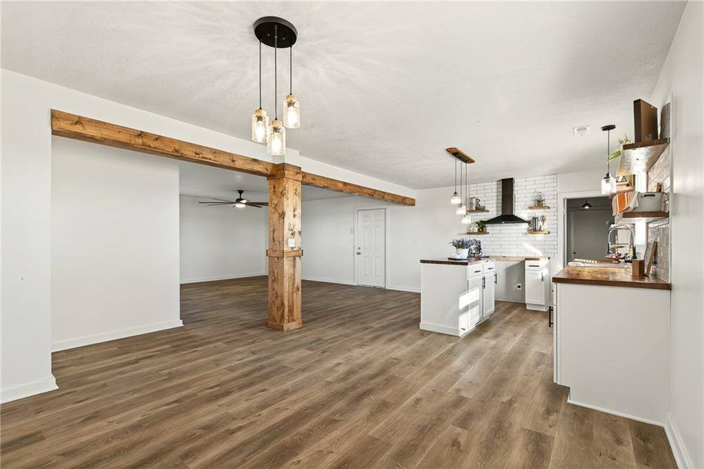 9393 State Route 52 Highway, Amoret, MO 64722