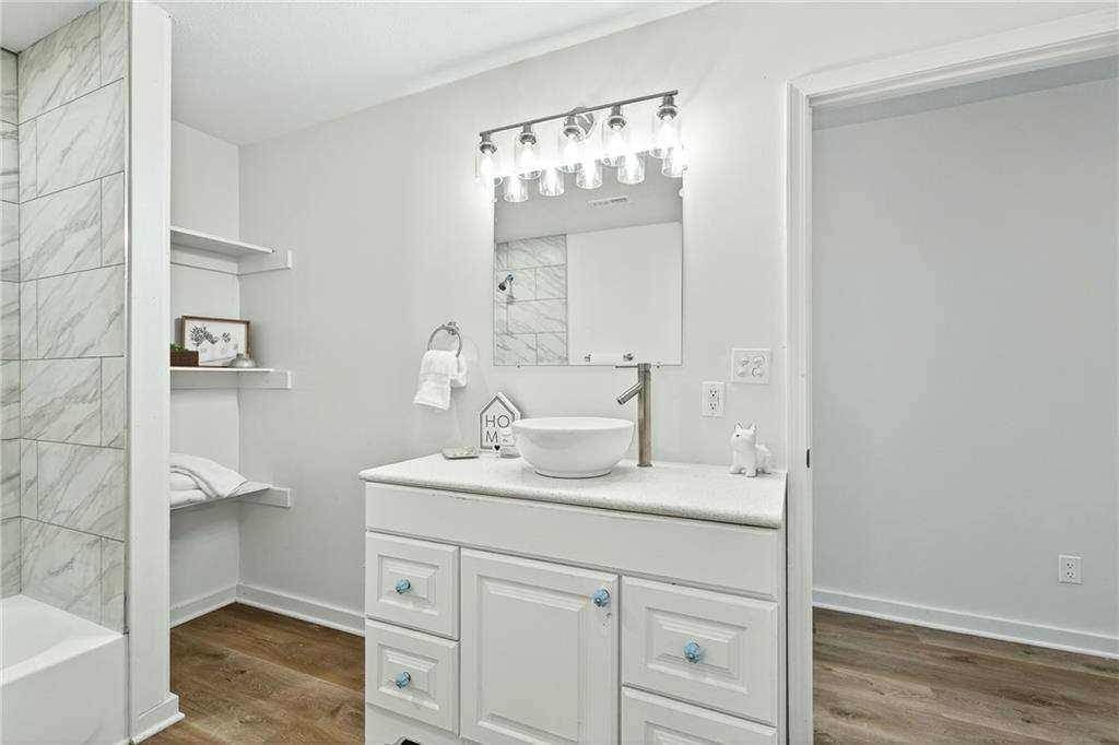 9393 State Route 52 Highway, Amoret, MO 64722