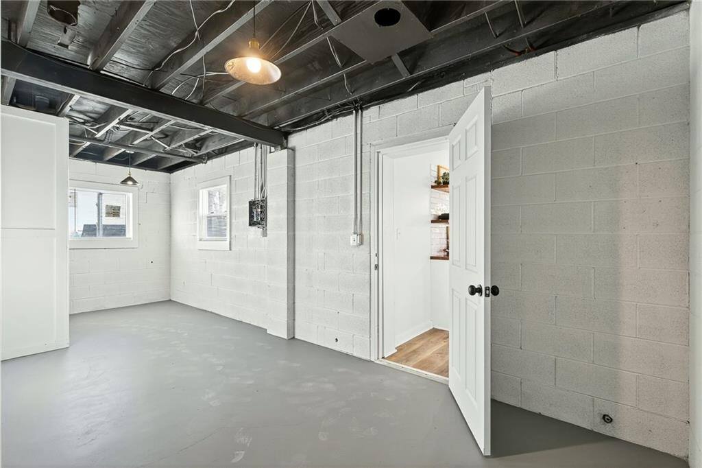 9393 State Route 52 Highway, Amoret, MO 64722