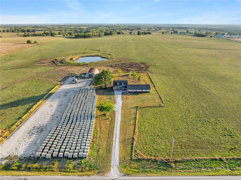 9393 State Route 52 Highway, Amoret, MO 64722