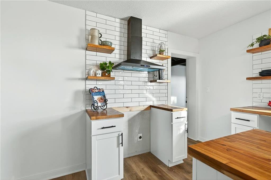 9393 State Route 52 Highway, Amoret, MO 64722