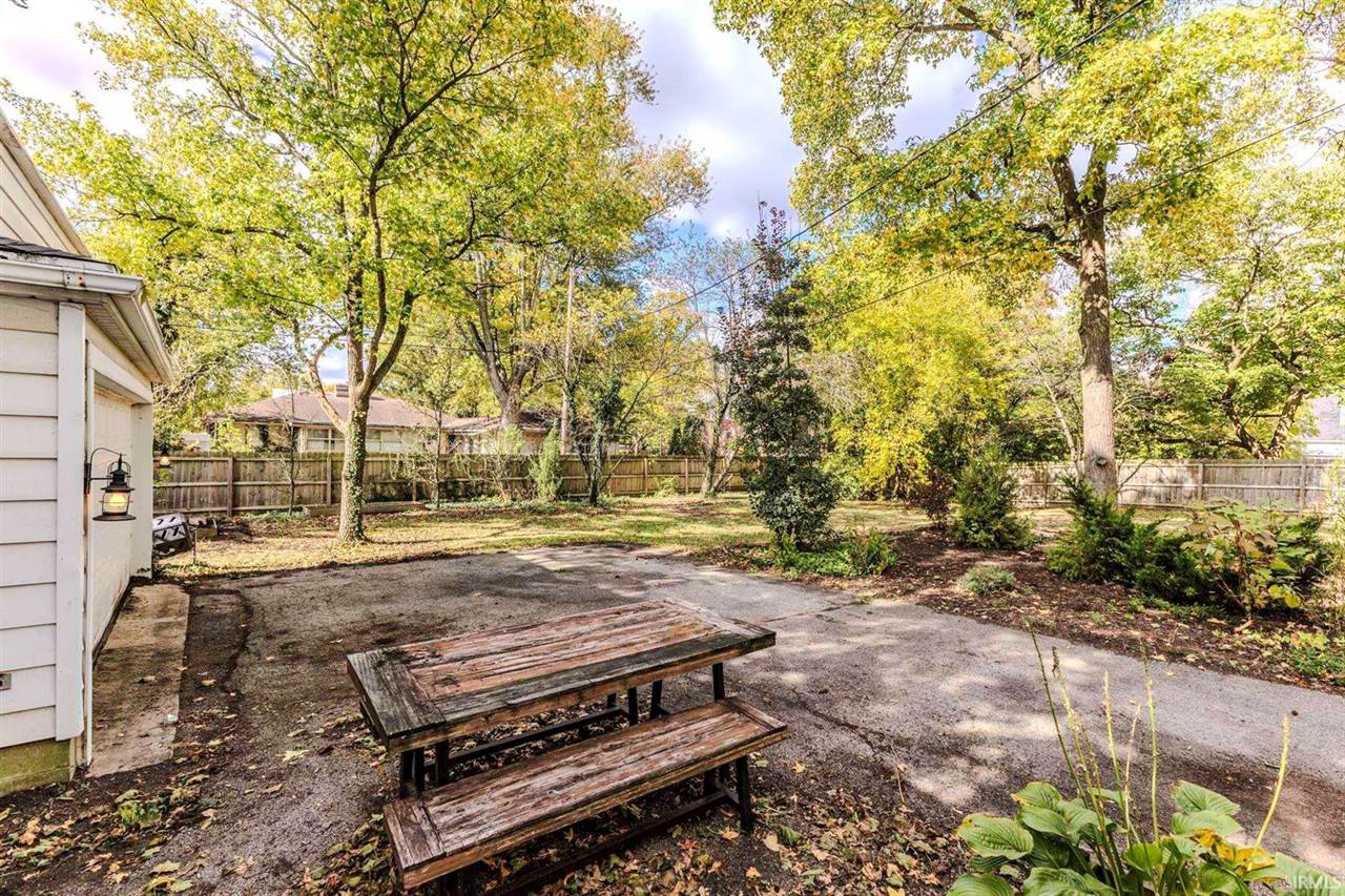 223 N Riley Road, Muncie, IN 47304