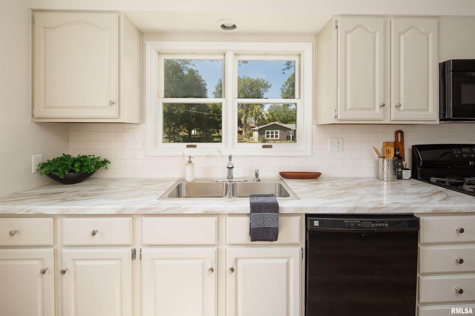 3028 54TH Street, Moline, IL 61265