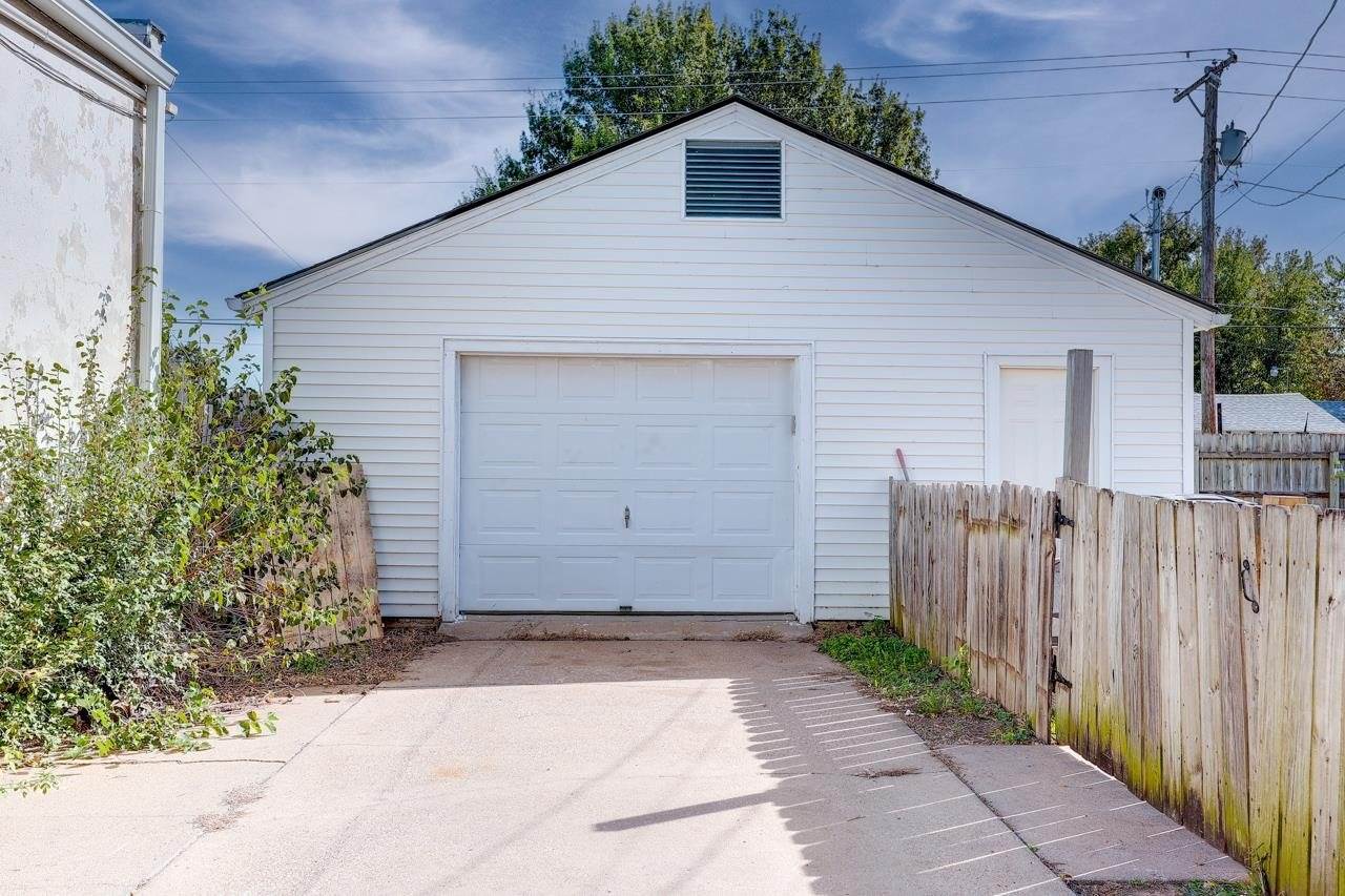 606 South C St, Arkansas City, KS 67005