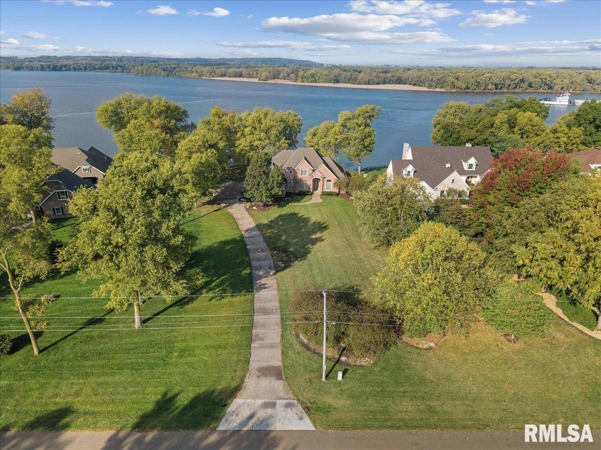 16808 River Road North, Cordova, IL 61242