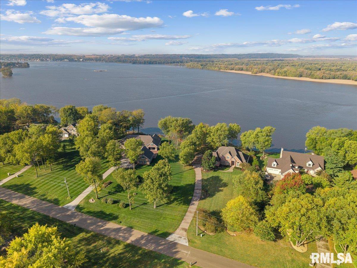 16808 River Road North, Cordova, IL 61242