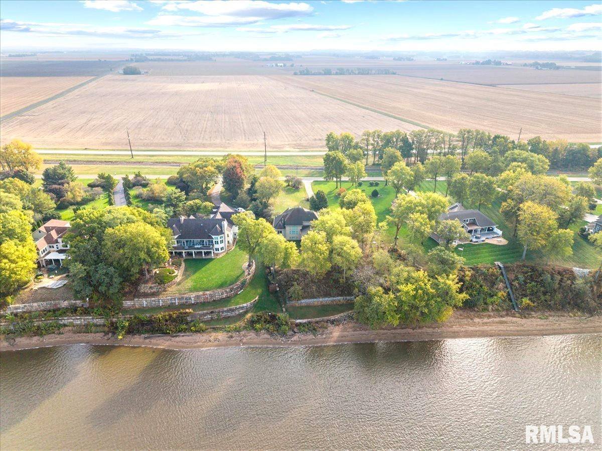 16808 River Road North, Cordova, IL 61242